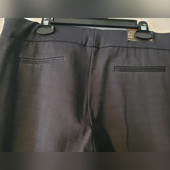 Dark Navy Plaid stretch pant. Sits at the waist and narrow leg size 16 - Picture 2 of 4